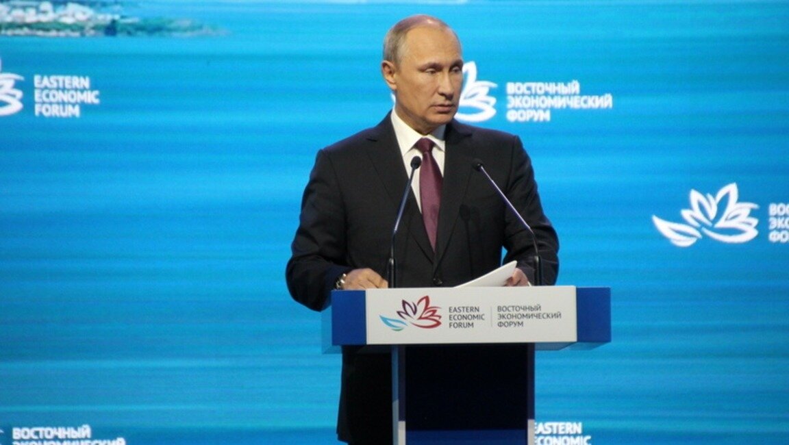     Президент Владимир Путин заявил, что не сомневается в победе России. Об этом в том числе шла речь в ходе встречи главы государства с выпускниками Высшей школы государственного управления (ВШГУ) РАНХиГС.