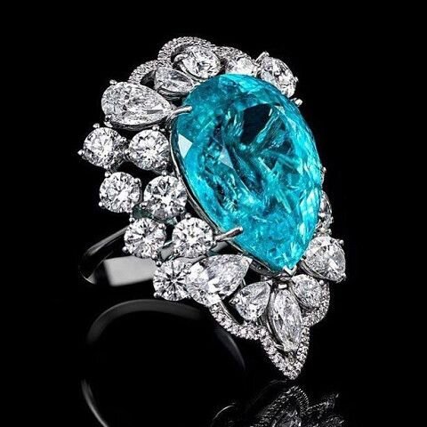 Кольцо с турмалином параиба. Источник: Pinterest