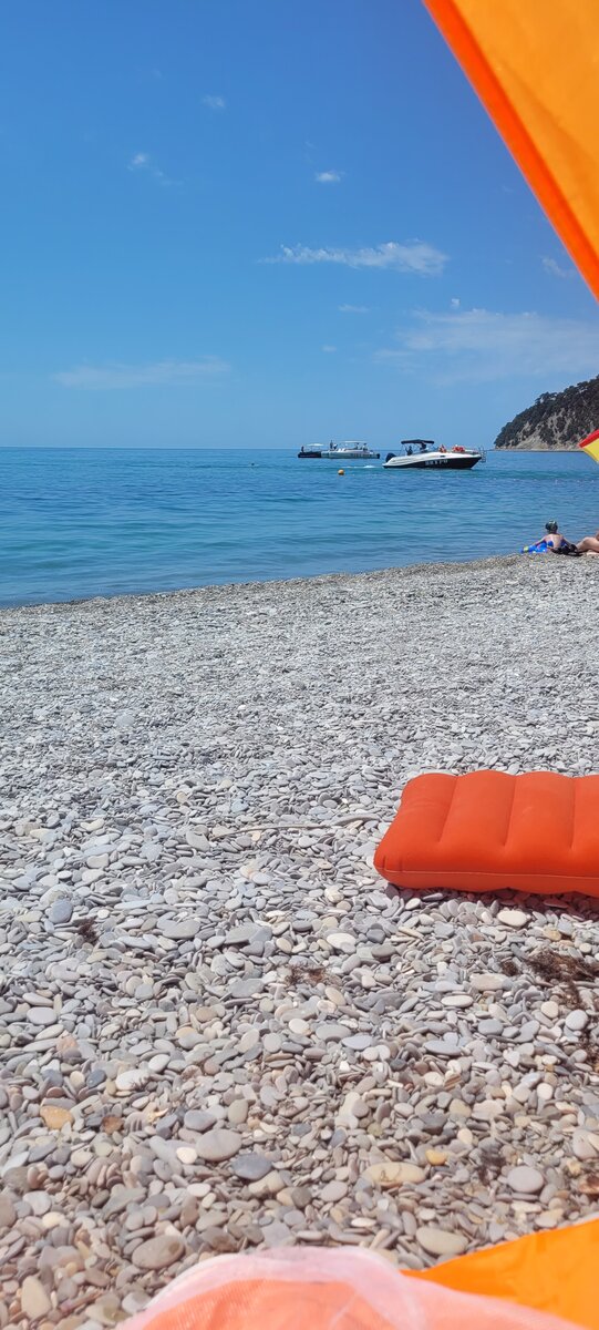 Развлечения тут тоже есть: катамараны, бананы и т.д