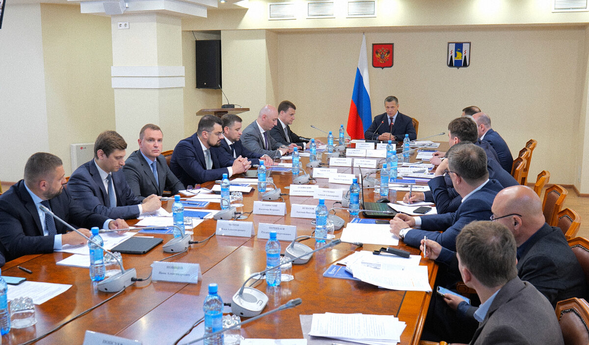 © Министерство Российской Федерации по развитию Дальнего Востока и Арктики / minvr.gov.ru (Заместитель Председателя Правительства РФ – полномочный представитель Президента РФ в ДФО Юрий Трутнев на встрече с инвесторами)