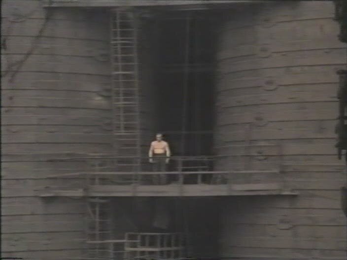 Вы когда-нибудь были на ТАКОМ заводе? У меня есть пара аналогичных фотографий на память. Только снято короткофокусным объективом на мыльницу - я там маленькая черточка на фоне громадного оборудования.