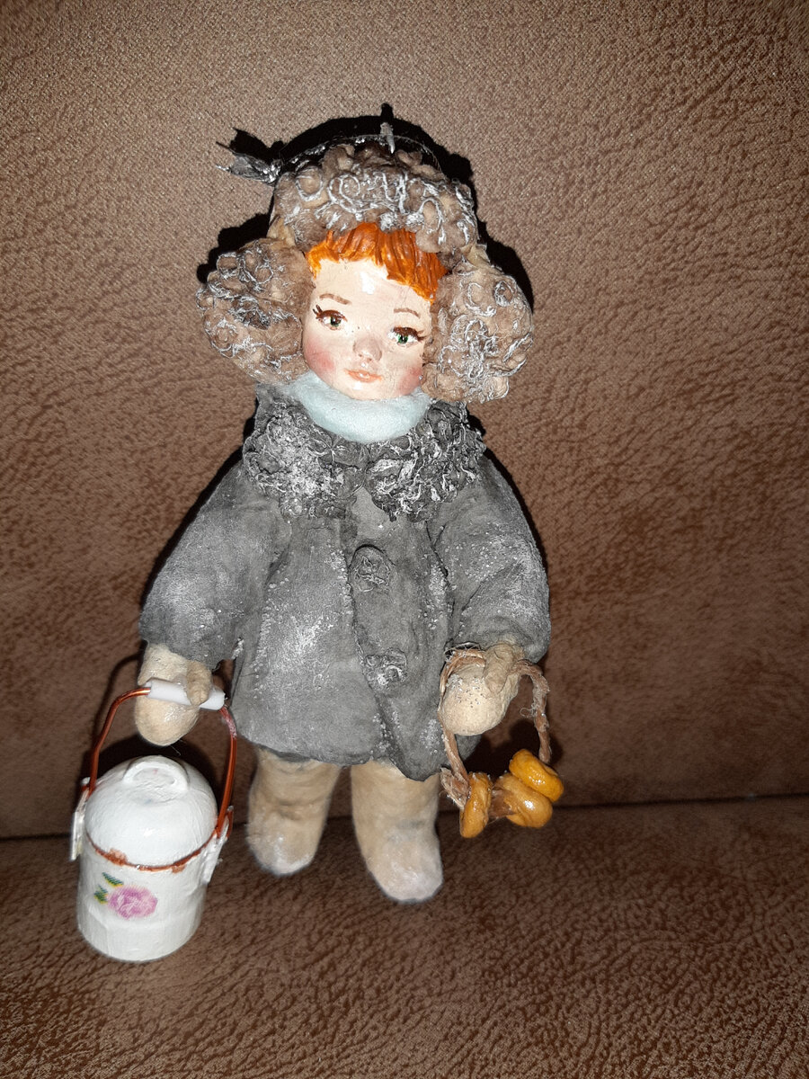 Мальчик с бидоном и сушками или баранками. Ручная работа мастера нашего города Ларисы