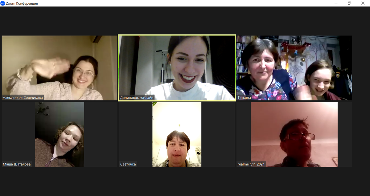 - Оказывается, делегировать свои обязанности можно не только волонтёрам, но и подопечным! – такое открытие сделала координатор одной из онлайн-групп Анастасия Соколова.-2