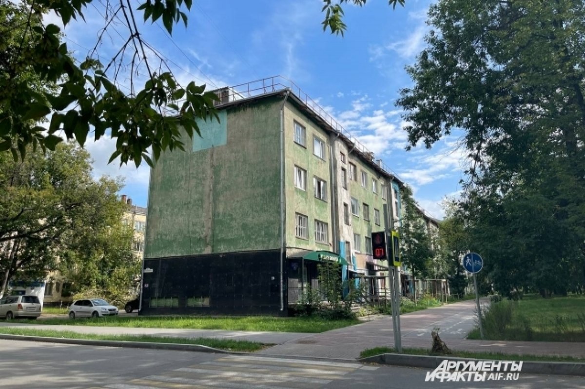    В доме на Компросе, 94 разрушаются несущие конструкции.