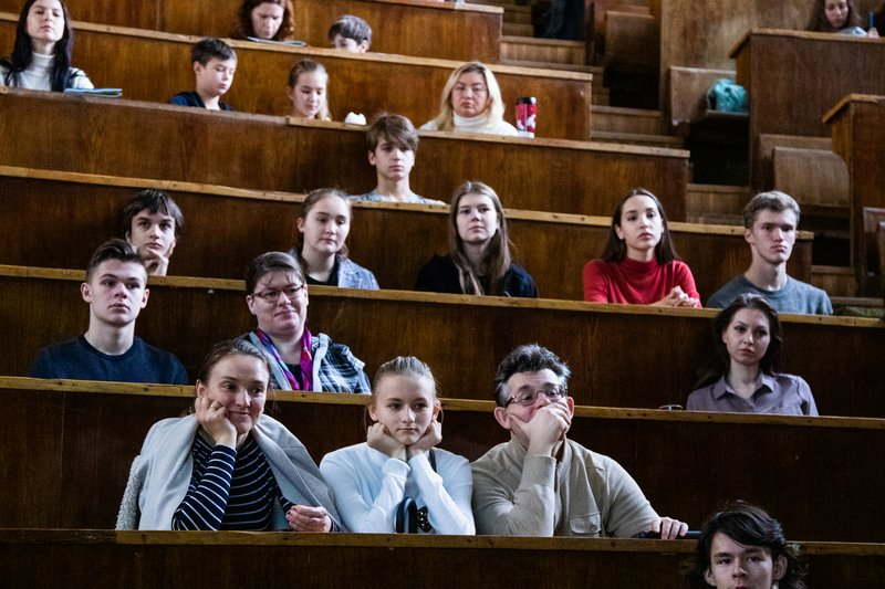 Физфак мгу учебный план. Химфак МГУ студенты. Кафедры химфака МГУ. Химфак МГУ преподаватели. Студенты МГУ физфак.