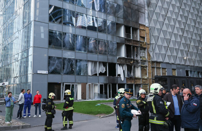    Сотрудники экстренных служб у здания «Око-2», в котором произошел взрыв, на территории делового центра «Москва-Сити». Михаил Терещенко/ТАСС