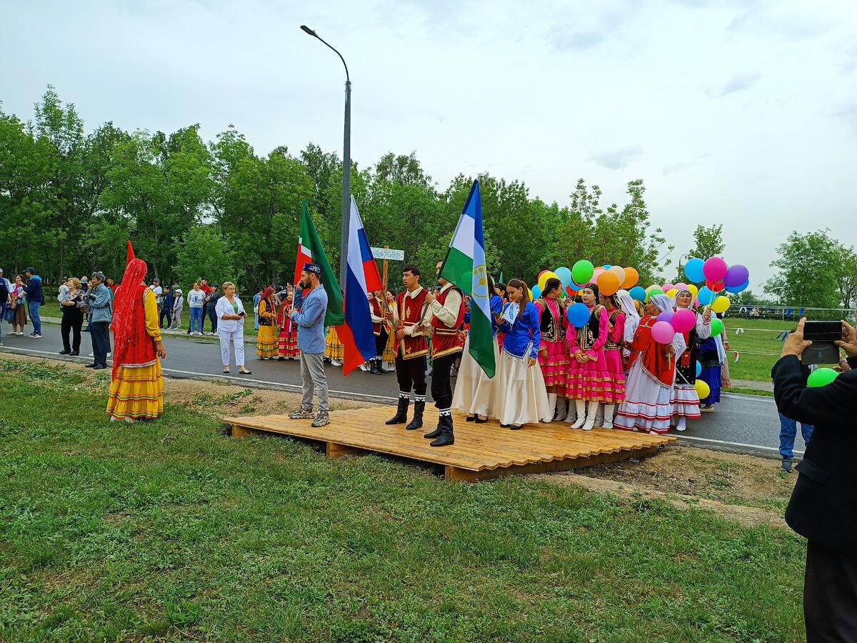 
Фото 1. Стартует «карнавальное» шествие Сабантуя-2023
Источник фото: предоставлено автором