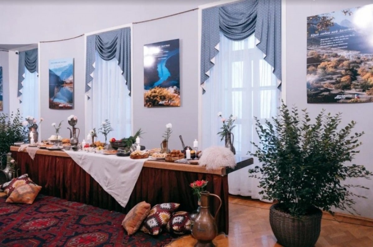    ИД «Аргументы и факты» представил спецпроект к 100-летию Расула Гамзатова