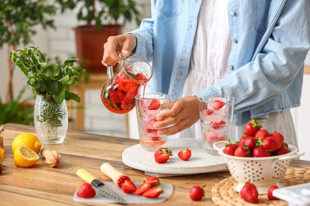 Shutterstock📷Обратите внимание на качество ваших ингредиентов: вода должна быть фильтрованная или даже минеральная, а фрукты и ягоды свежими