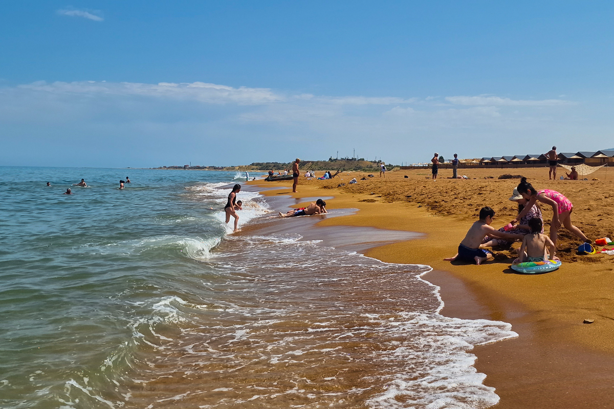 Покажи Каспийское море в Дербенте. Морская деревня Избербаш. Дагестанские огни отдых на море. Путешествие на Каспийском море через Казахстан и Дагестан.