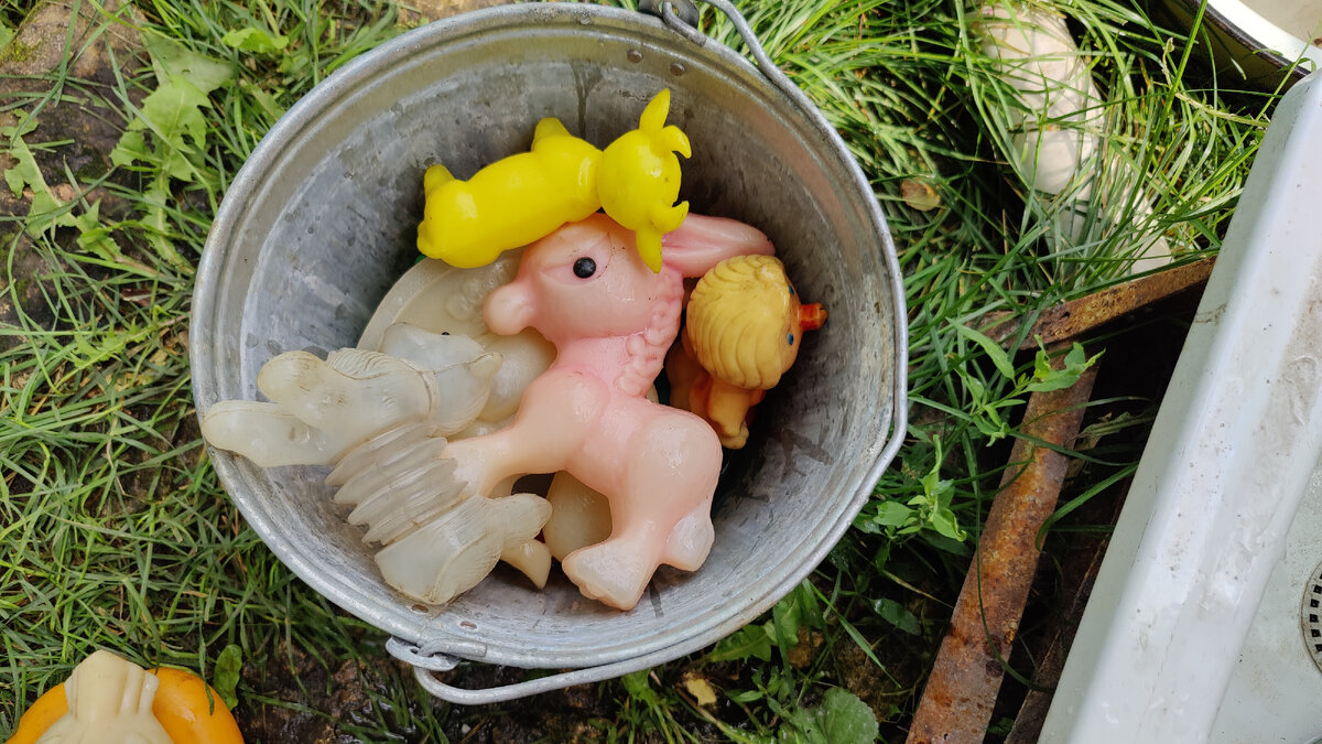 Сын сам решал, что в какое ведро кинуть