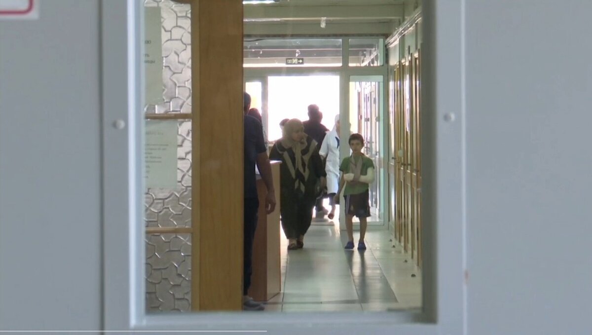     В Махачкале вышел из комы 11-летний ребенок, которого ударило током, сообщил в Telegram-канале Юсуп Умавов.