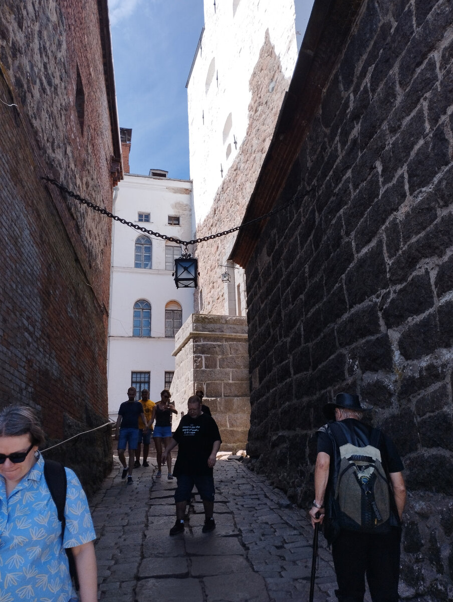 В самой крепости. 