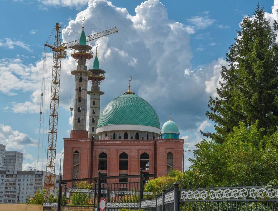 Мечеть со стеклянным куполом