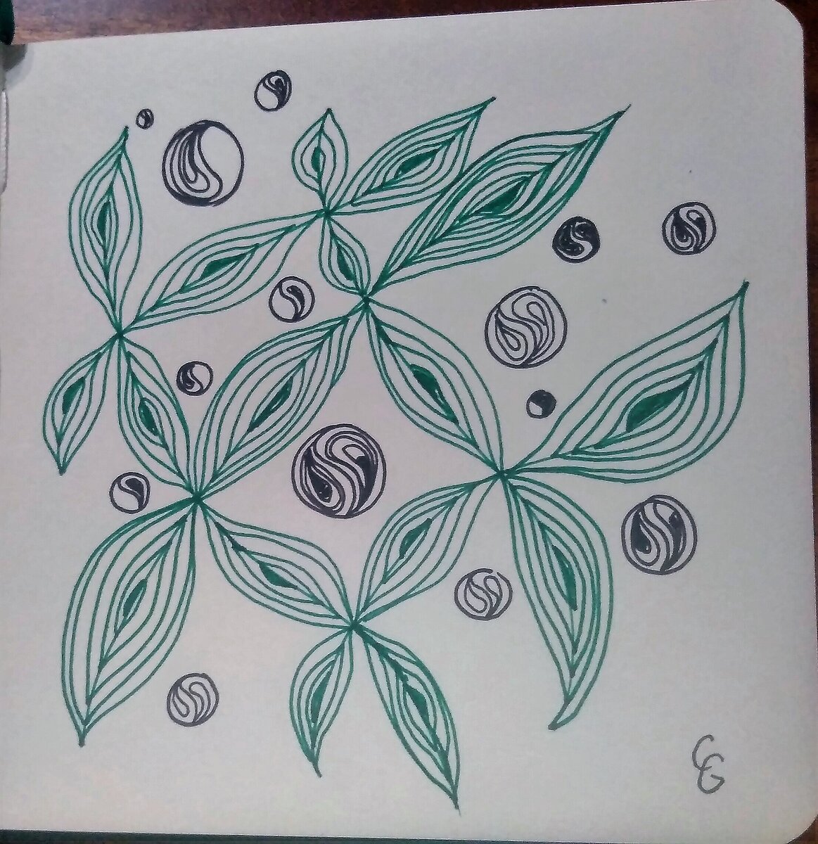 Вариация на тему танглов Aura-leah и Сruffle