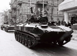 Фото советская военная техника на улицах Баку. Январь 1990 года