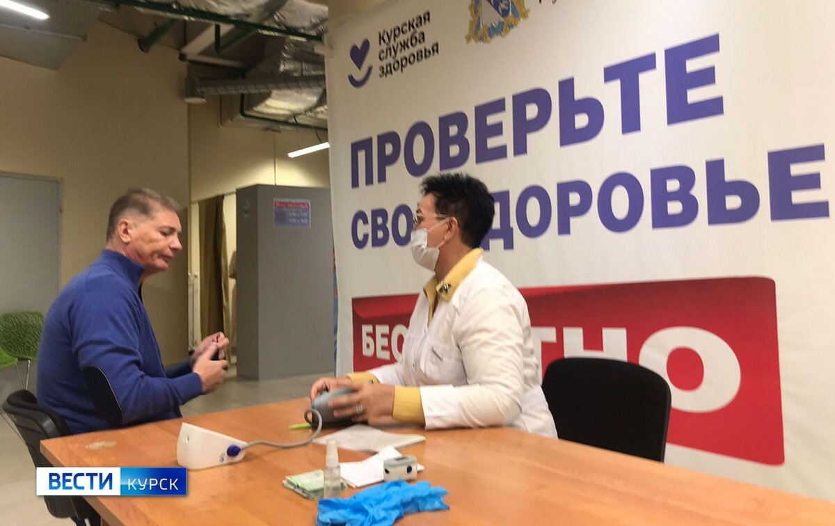    Замгубернатора Курской области Андрей Белостоцкий сделал прививку от гриппа