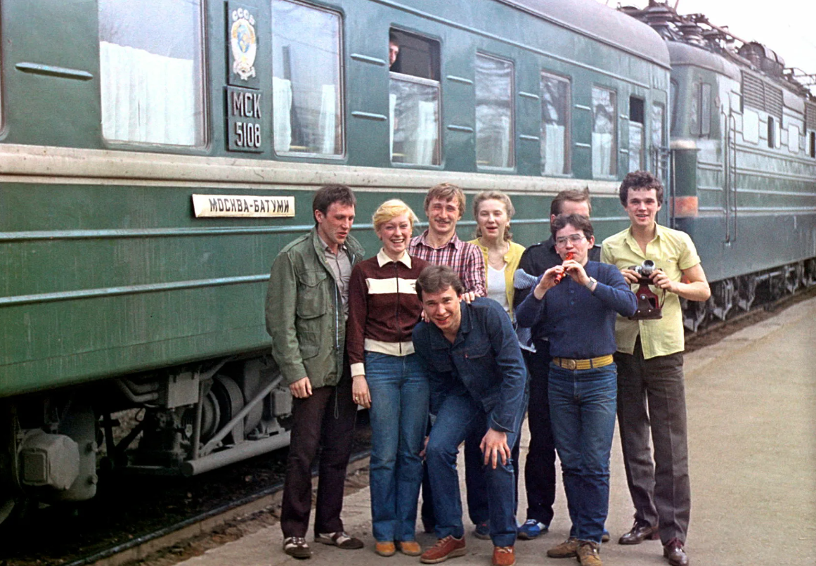 Люди в жизни как поезда. Советские поезда. Вагоны 70-х годов. Старые поезда СССР. Советские пассажирские поезда.