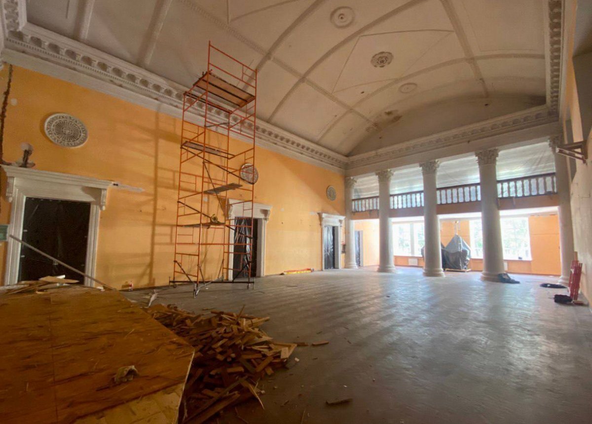    В Городском культурном центре в Пскове ремонтируют танцевальный зал