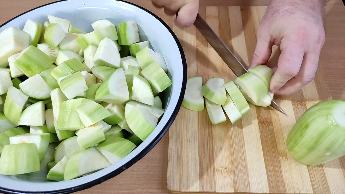 Вкусная Аджика из кабачков! По совету друзей делал на пробу, теперь это моя  обязательная заготовка на зиму! (просто, вкусно и не дорого) | На кухне два  в одном | Дзен