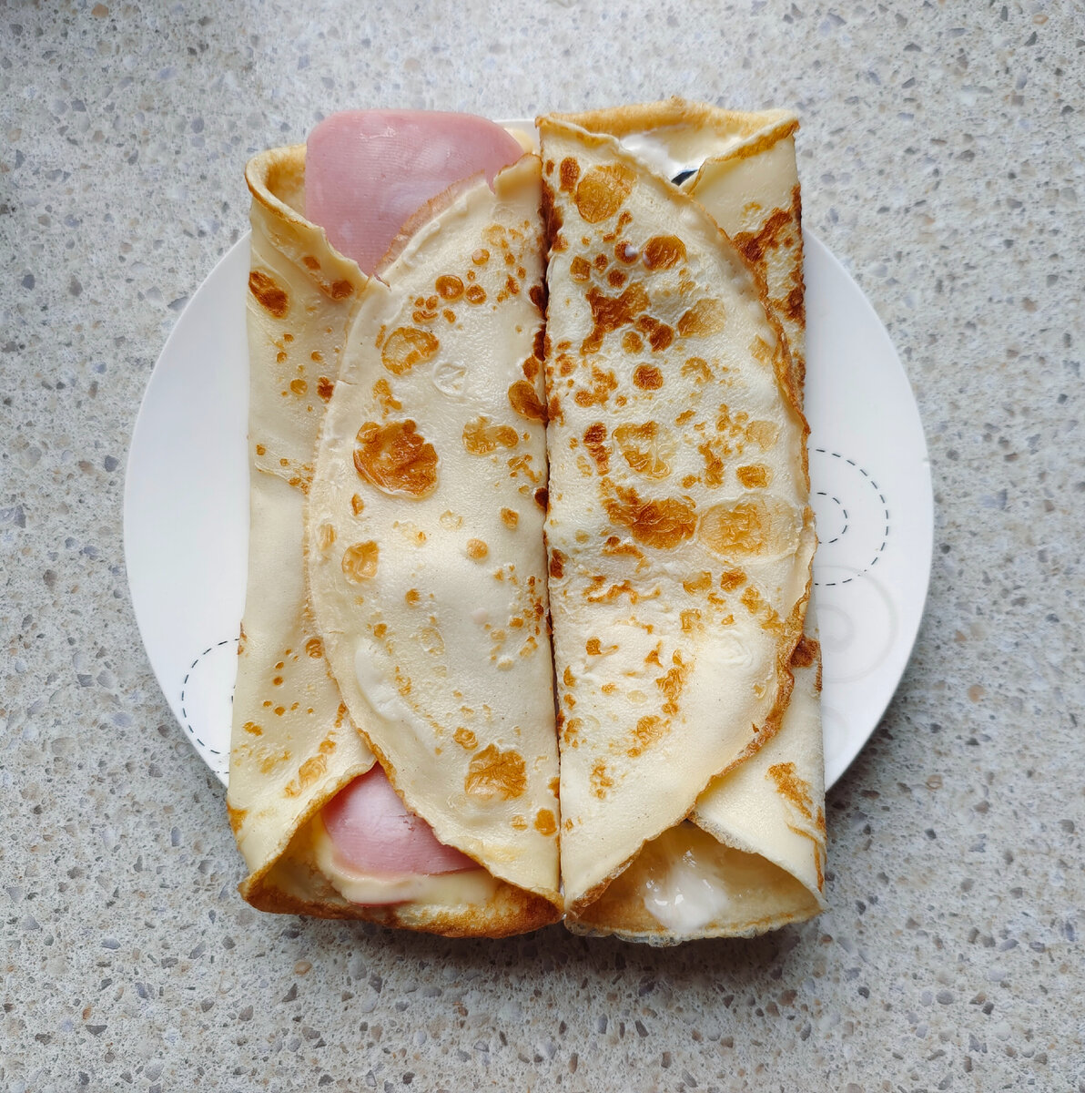 Блины с сосисками и сыром