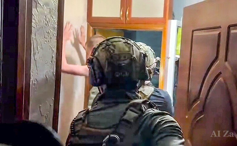 Силовики проводят задержание подозреваемого. Фото: svpressa.ru