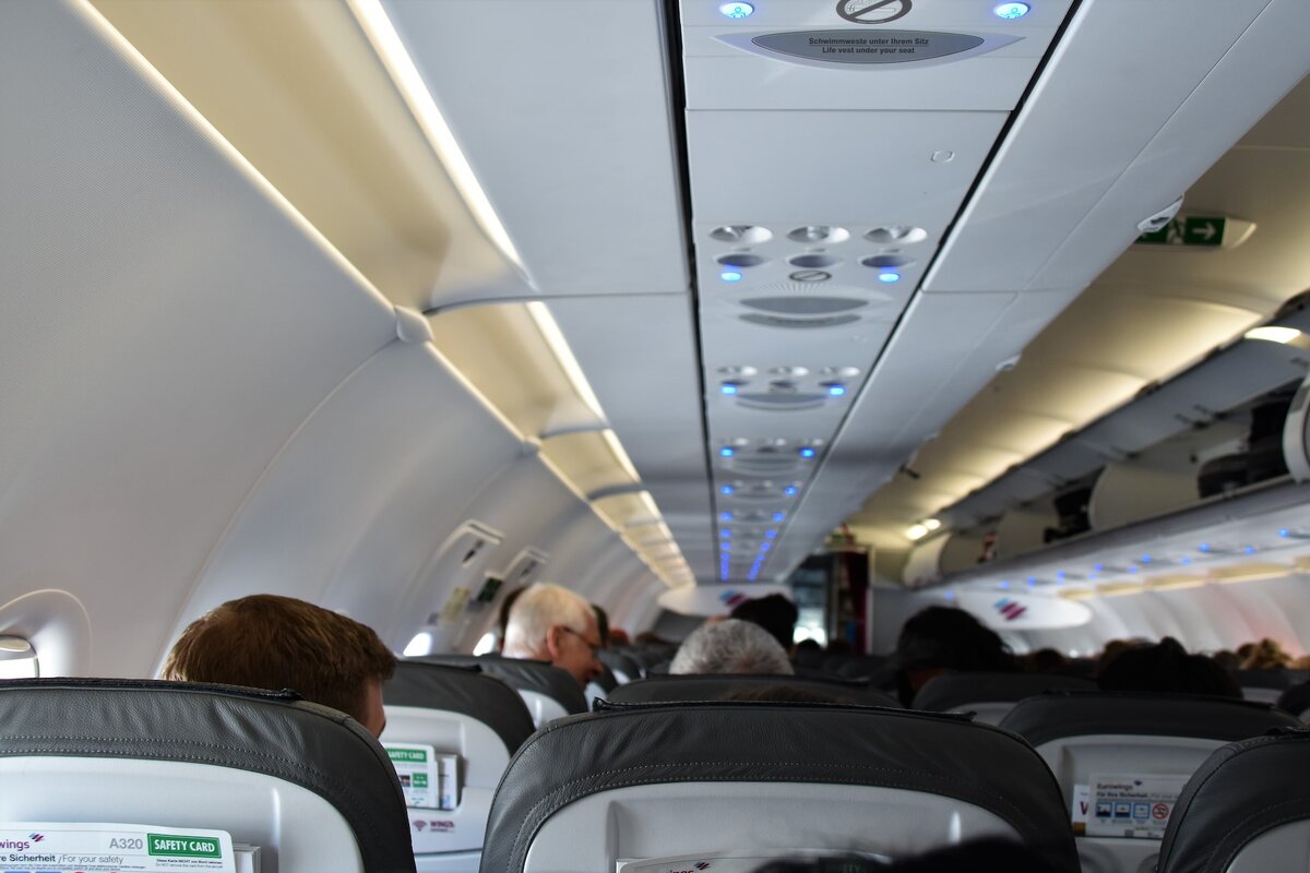    А у вас часто закладывает уши в полете?Unsplash