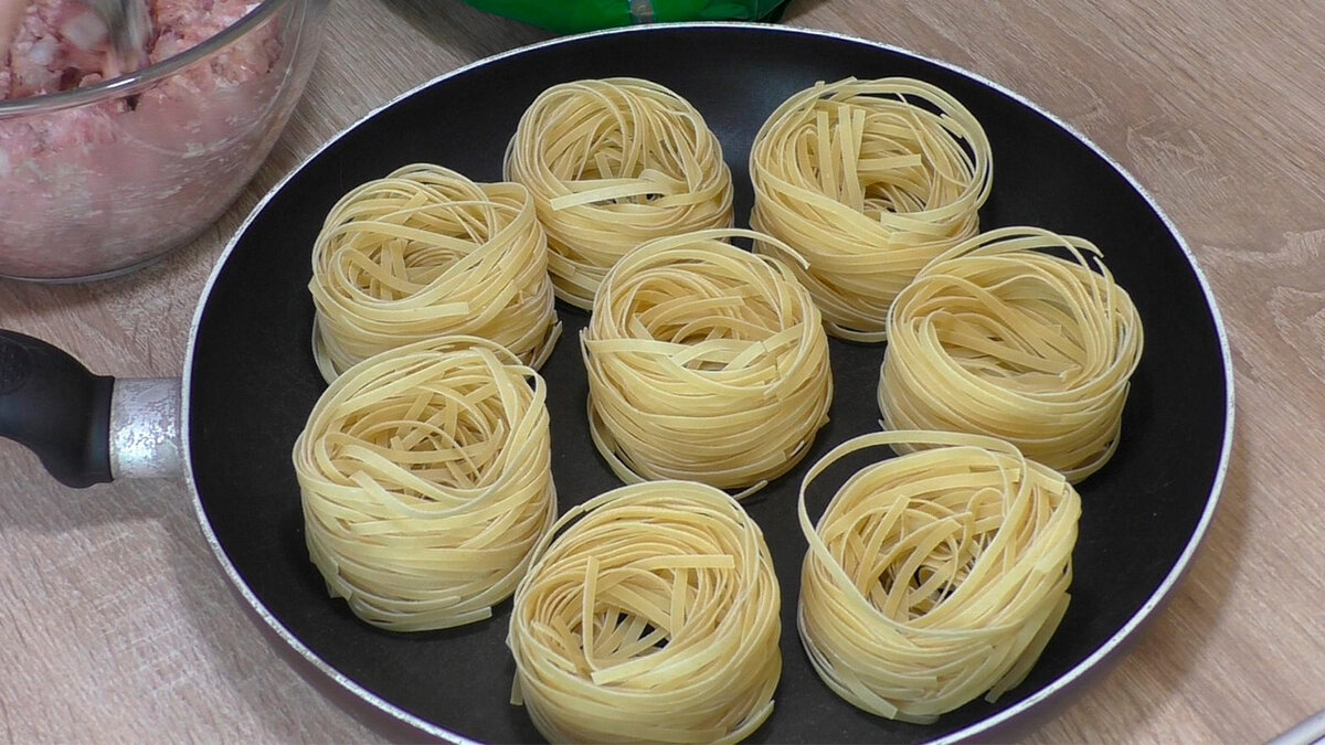Как приготовить начиненные макароны с фаршем на сковороде рецепт с фото
