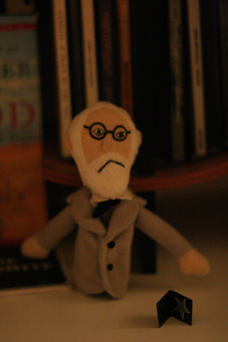 Sean Hoyer – «legless Dr. Freud--do you think that means anything?» / flickr.com