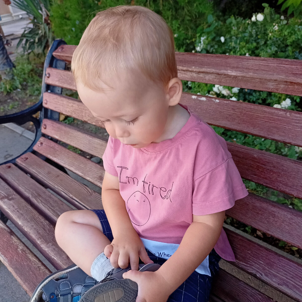 Второй сидит спокойно, буду и я спокойно в декрете сидеть) фото автора 