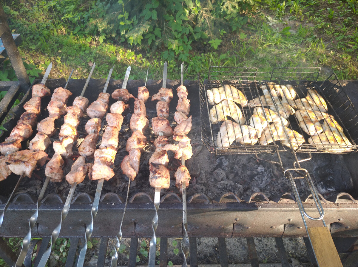 А вот и шашлычок, как без него. Фото автора