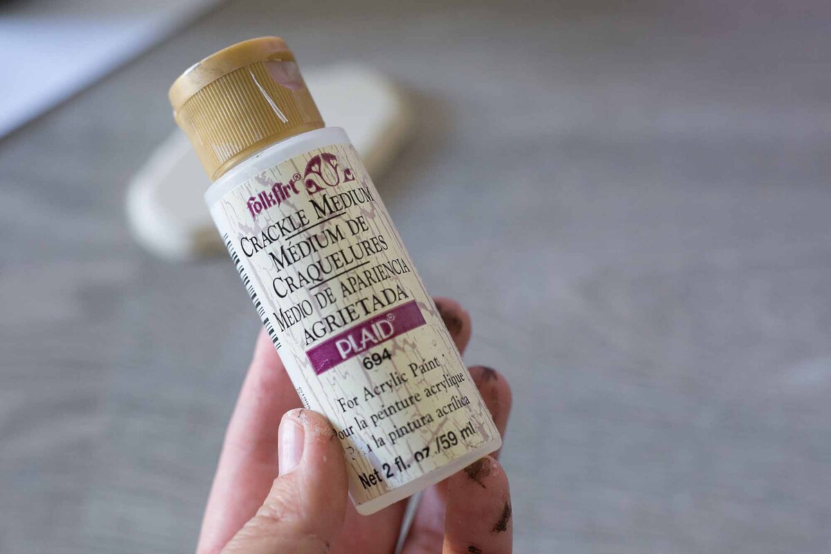 У меня одношаговый кракелюрный лак фирмы Plaid, подарили мне его в 2016 году, он до сих пор работает!