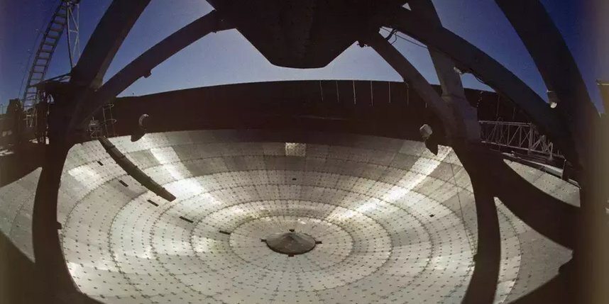    Специальная астрофизическая обсерватория Российской Академии наук. Зенитный облучатель радиотелескопа РАТАН-600 на Северном Кавказе. Он ищет инопланетян.Сергей Субботин