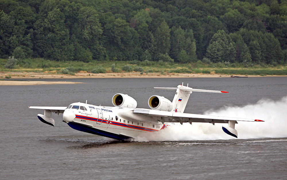 Б 200 самолет. Амфибия бе 200. Бе-200 гидросамолёт. Бе-200 амфибия гидросамолёт. Бе-200 гидросамолёт самолёты Бериева.