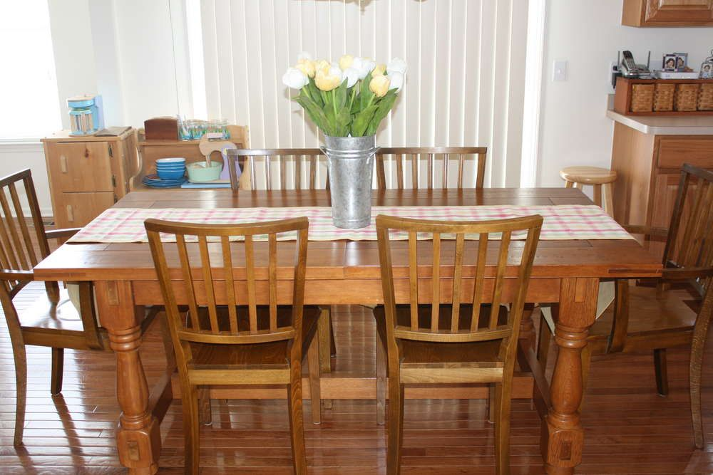 Ремонт кухонного стола. Деревянный стол на кухню. Деревянные кухонные столы и стулья. Стол кухонный деревянный. Стол на кухню дерево.