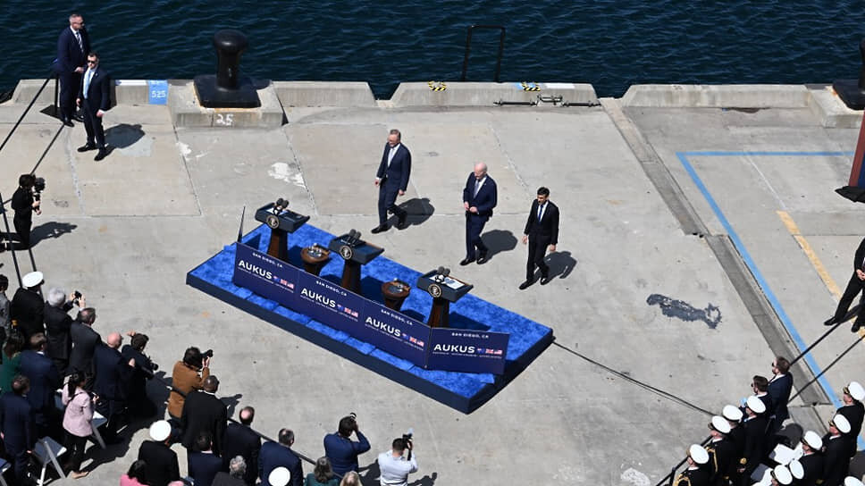 Фото: Jim Watson / AFP📷Премьер-министр Австралии Энтони Албаниз, президент США Джо Байден и премьер-министр Великобритании Риши Сунак