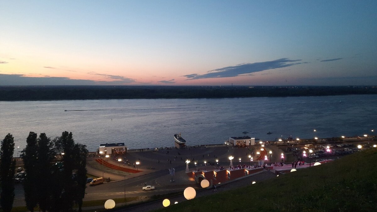     Шары-светильники перестали работать у Чкаловской лестницы в Нижнем Новгороде. Причина — повреждение электропроводки, сообщили NewsNN в МКУ «Городской центр градостроительства и архитектуры».