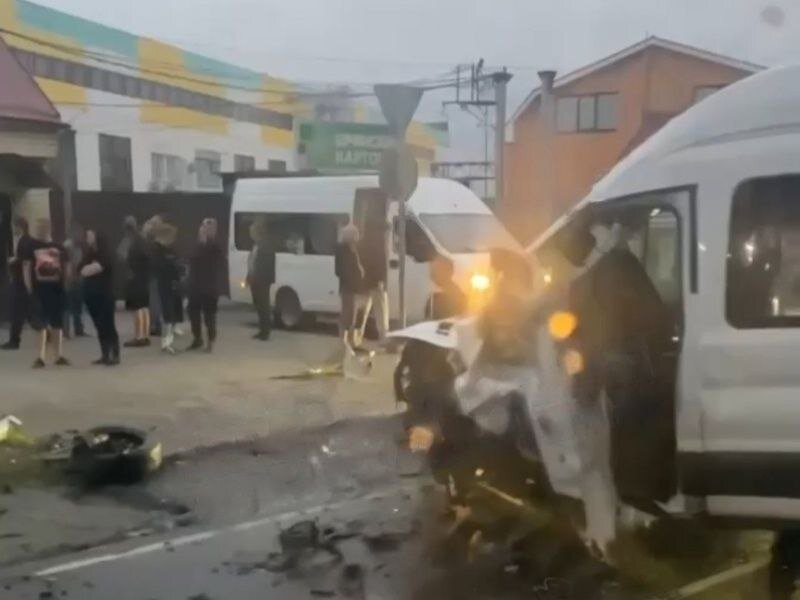    В жутком ДТП с ранеными работниками “Брянского картона” погиб судимый за сбыт оружия бизнесмен Роман Шуть из Белых Берегов avchernov