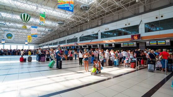    Посол РФ: больше 1,2 тысячи россиян застряли в Анталье из-за отмены рейсов Red Wings Ирина Петрова