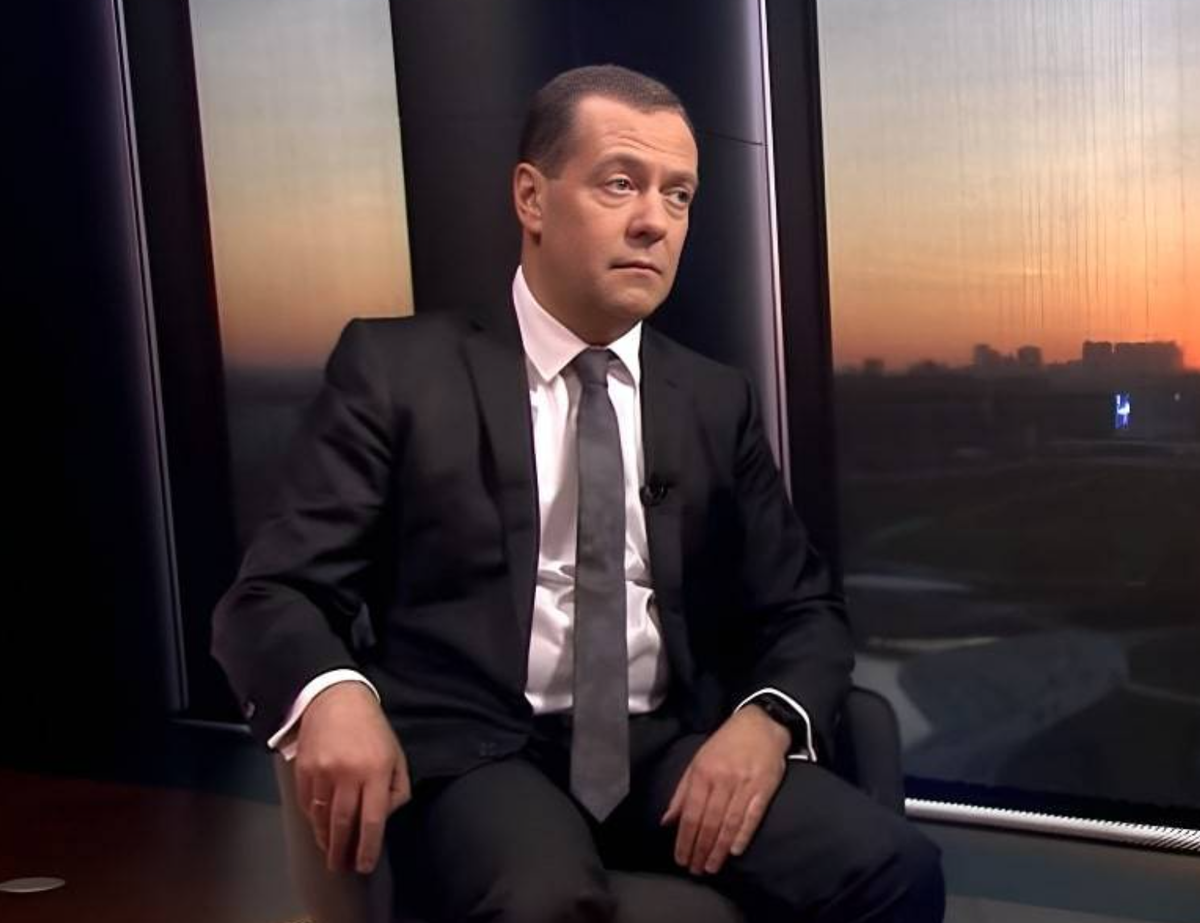    Медведев: Россия может аннексировать отколовшиеся регионы Грузии Марина П.