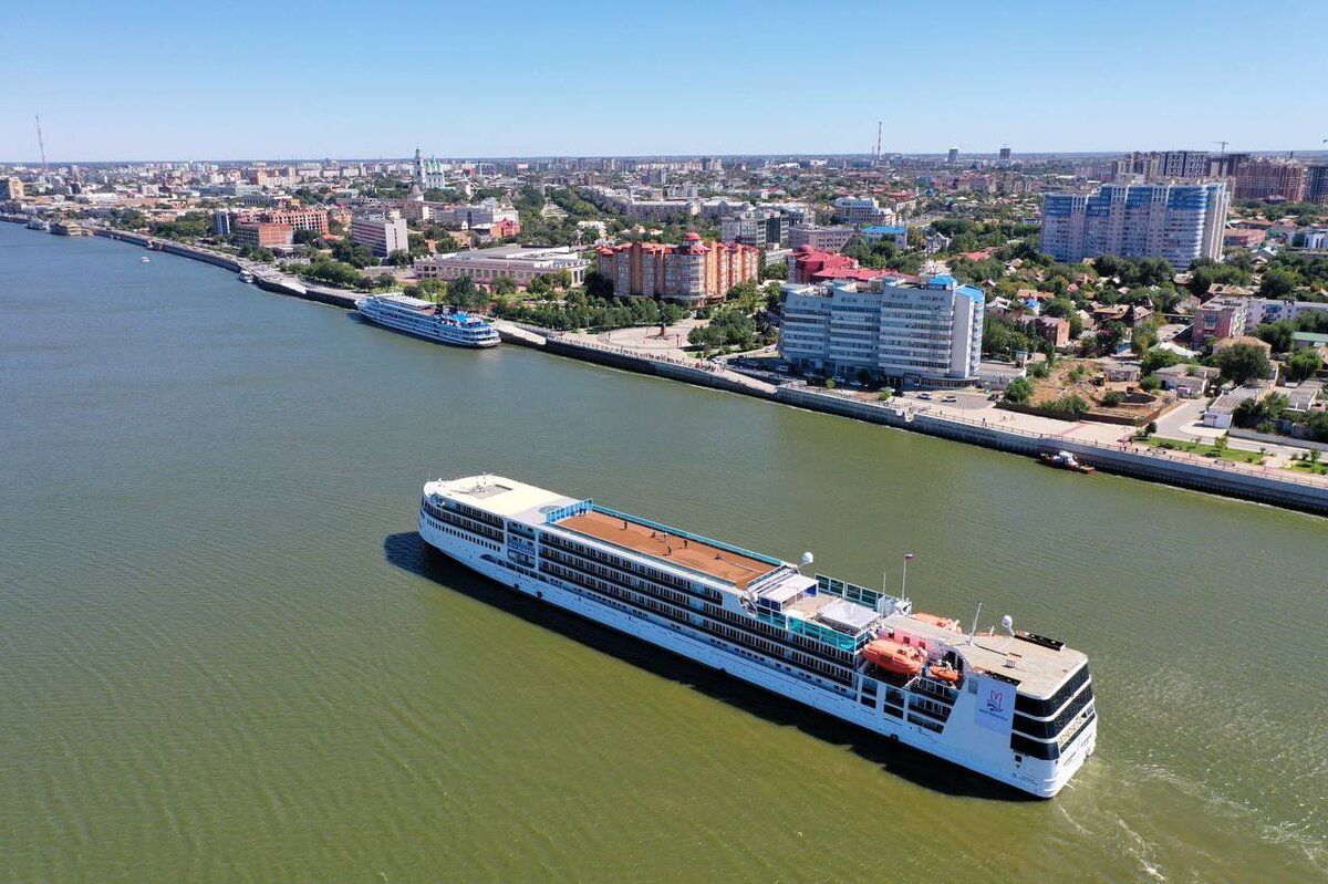 Круизный лайнер проекта PV300VD "Петр Великий" отправился на достройку и испытания 