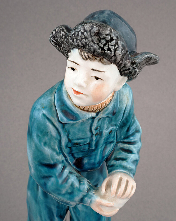 Скульптура «Мальчик со снежком». 1955 год, Конаковский фаянсовый завод им. М.И. Калинина. Автор Мария Петровна Холодная