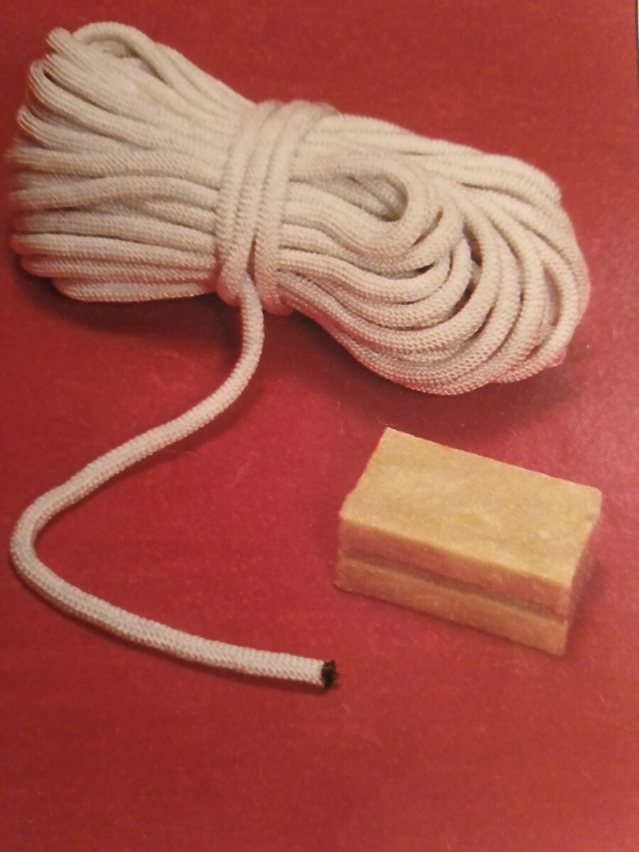  Потому что усилия затяжки  у разных автомобилей разные , а при перетяжке гаек и болтов , резьба вытягивается и срывается , и даже возможно что оторвёт  болт или шпильку.   Сейчас  новые автомобили в основном продаются и оснащаются с  домкратом , и ключом для снятия и установки колёс .    А ведь длина ключа, на каждую машину идет определенного размера , и марки металла ,  Длина каждого ключа, на каждую машину  уже подогнаны  на установленные заводом изготовителем определенного усилия затяжки и грузоподъёмности !      Так что в среднем любой автовладелец может затянуть самостоятельно , не применяя дополнительных трубок, и усилителей.    УСИЛИЕ ЗАТЯЖКИ ДЛЯ БОЛТОВ КОЛЕС ЛЕГКОВЫХ АВТОМОБИЛЕЙ Производитель Модель Момент затяжки (Нм) ALFA ROMEO Alfa 33 88-108 Alfa 145/146/147/Spider/GTV 83-103 Alfa155(V6) 73-90 Alfa 156 98 Alfa 164 95-105 Alfa 166 86 AUDI A2/A3/S3/A4/A6/100/А8/58ЯТ 120 Audi Quattro 110 BMW 3 Series/5 Series 90-110 M5 100 Z3 100-110 X5 140 CITROEN AX10/AX11/AX14/AXGT/AX GTI/AC Sport 90 Saxo/Xsara 85 Xantia/XM 90 C5 80-100 C15E 70 Berlingo 85 Dispatch 100 C25 180 DAEWOO Matiz 90-110 Nexia/ Lanos/ Espero/ Nubira 90 Leganza 100 Tacuma 108 Musso/ Korando 80-120 Cuore/ Applause/YRV/ Move/ Grand Move/Terios 88-118 Charade/ Sirion/ Hi-Jet 89-118 FIAT Stillo/Croma/ Coupe 98 Ukysee/Scudo 100 Ducato/Talento 160 Ducato MAXI 180 all other models 86 FORD Ka/Mondeo (1996-2000) 85 Fiesta (1990-1993) 70-100 Escorte/ Estate (1995-2000) / Sierra 100 Probe 88-117 Cougar 128 Explorer 135 HONDA all models 108-110 HYUNDAI Pony/Stellar 70-80 S Coupe (1990-1992) 88-108 H1/H200 120-140 all other models 90-110 JAGUAR X-Type (2001-2002) 68-92 S-Type 128 XJ6 65-85 XJR/XJ12 88-102 XJ8/XJ-S 66-82 KIA Pride/ Mentor/ Sephia/ Clarus/ Carenes 88-118 Sedona/Sportage 88-108 Besta 90-120 LADA Samara/Riva 70-78 Niva 88-91 LANCIA Dedra/Kappa 98 all other models 86 LAND ROVER Freelander 115 Defender 100-120 Range Rover 108 LEXUS all models 103 MAZDA 121 85 323 90-117 626 80-115 Xedos 6 89-117 Xedos 9 88-127 MX-5 90-117 Demio 87-117 Premacy 80-117 Tribute 133 MERCEDES-BENZ S-Class (1998-2002)/M-Class 150 CL (1999-2002) 150 V-Class(1995-2002)/Vito 175 200GE/ 230GE 190 Sprinter (1995-2002) 180 MB100D 140 508D/510 160-180 MINI Mini One/ Mini cooper 90-110 MITSUBISHI Colt/ Lancer (1996-2002) 98 Carisma 98-117 Eclipse 117-137 Space Star 98-117 Space Runner (1998-2002) 98 Space Wagon (1998-2002) 98 Shogun Pinin 98 Shogun Pajero 100-120 Micrad 992-2002)/ X-Trial 98-117 NISSAN Almera (2002)/Maxima (2000-2002)/ Serena (1996-2002) 98-118 Terrano II/ Patrol GR/ Pick-up 118-147 OPEL Agila 85 Frontera-B 120 all other models 110 PEUGEOT 106/206/Estate 85 306 80 307/406/605/607 90 806/ Expert 100 Boxer 160-180 PORSCHE all models 130 RENAULT Twingo/ Clio/ Megane/ Safrane/ Kangoo 90 R5 80 Laguna/Espace 100 Trafic (2000-2002) 142 Master 155 ROVER Mini Cooper 57 25/45/MG 110 75 Tourer/ MG ZT-T 125 SAAB 900(1993-1998) 90-110 9000(1989-1997) 105-125 SEAT Arosa/lnca 110 Ibiza/Cordobar 110 Toledo/ Leon 120 Alhambra 140 SKODA Fabia/Octavia 120 SUBARU all models 78-98 SUZUKI Alto 70-100 Swift 80 Liana/Ignis/Baleono/Wagon R/ Super Carry (1999-2002) 85 Jimny/GrankVitara 95 Vitara 80-100 TOYOTA Yaris, Corolla, Carina, Avensis, Camry, Paseo, Celica, Supra, Picnic, Previa, RAV4,4 Runner 103 Landcruiser Colorado/ Prado (1996-2002) 110 Landcruiser Amazon (1998-2002) 209 Hi-Ace Power Van (1996-2002) 102 VW Lupo, Caddy 110 Passat (1996-2002), Beetle 120 Sharan (2001-2002) 170 VOLVO S40/V40 (1998-2002), S70/V70 (1997-2000), C70 110 S60 (2002), V70 (2000-2002), S80 140.                              