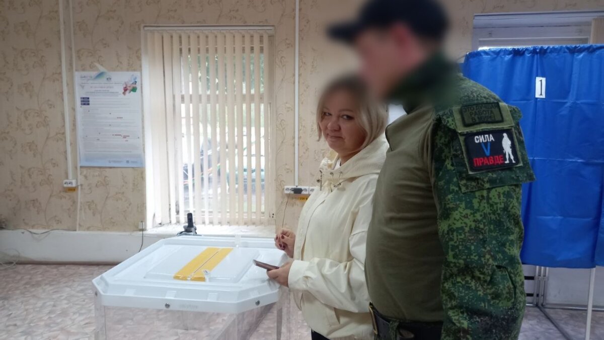 Участники сво голосуют. Военнослужащие голосуют сво. Воины голосуют сво. Солдаты ЛНР голосуют на сво.