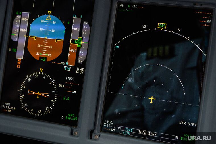    Пилот самолета сообщил, что курс пришлось дополнительно корректировать из-за нехватки топлива