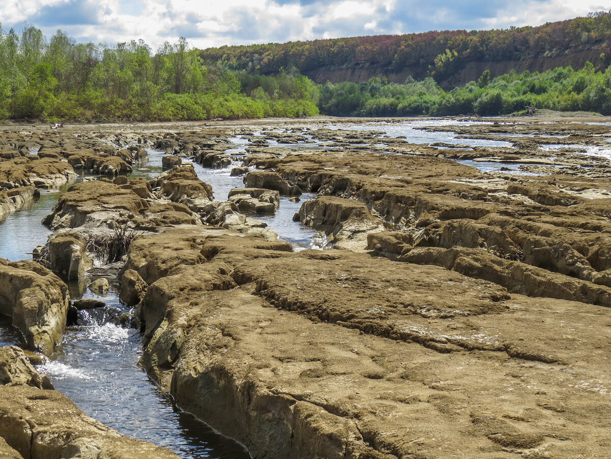 Водопад на реке белой