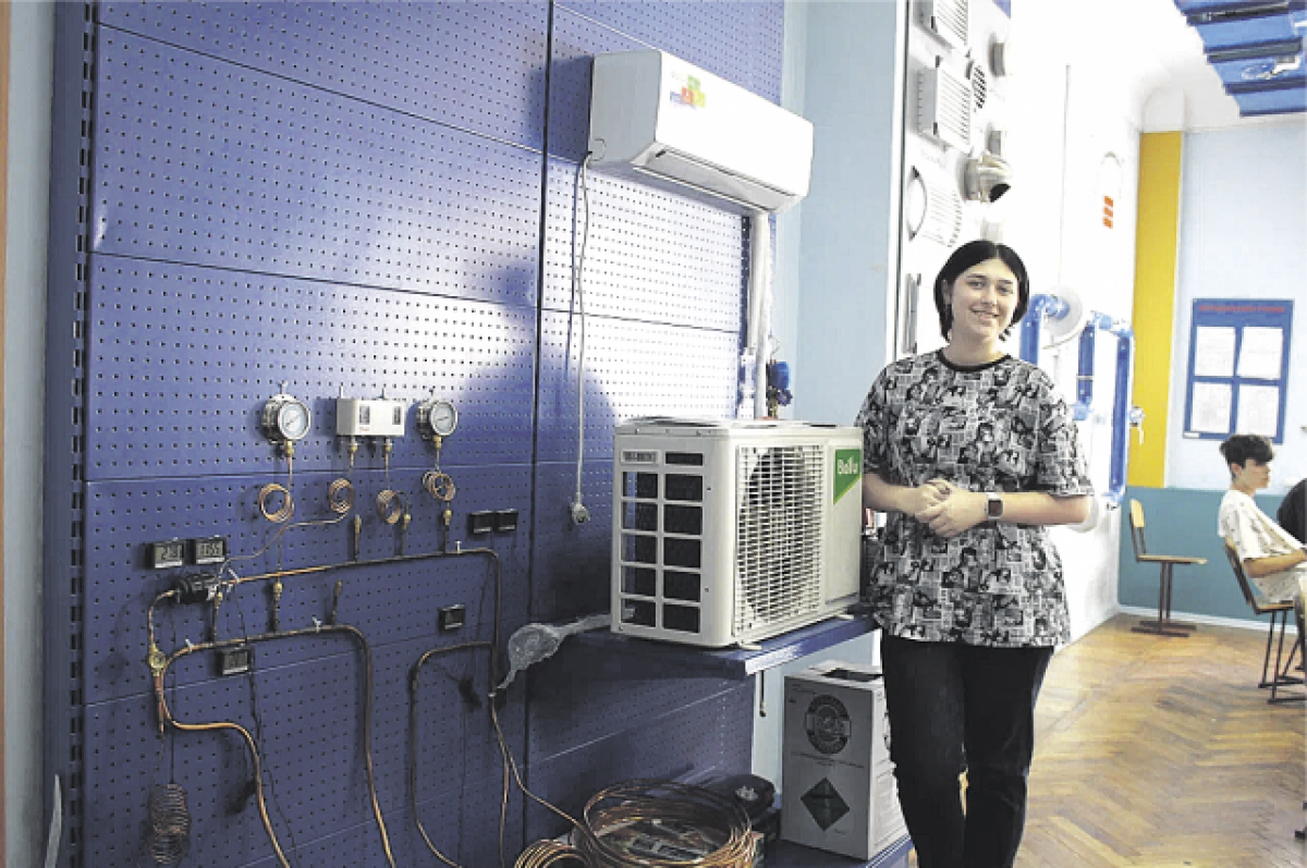    Елизавета уверена, что любой руководитель должен знать процесс работы с азов.