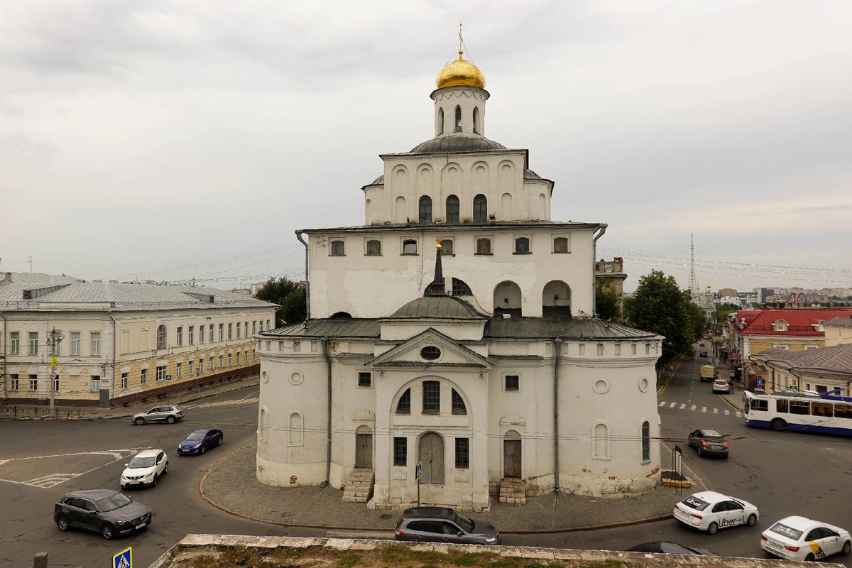 Прогулка по Москве. Машины олигархов, улица, где жила Эллочка-Людоедка и  закопанный мост | Самый главный путешественник | Дзен