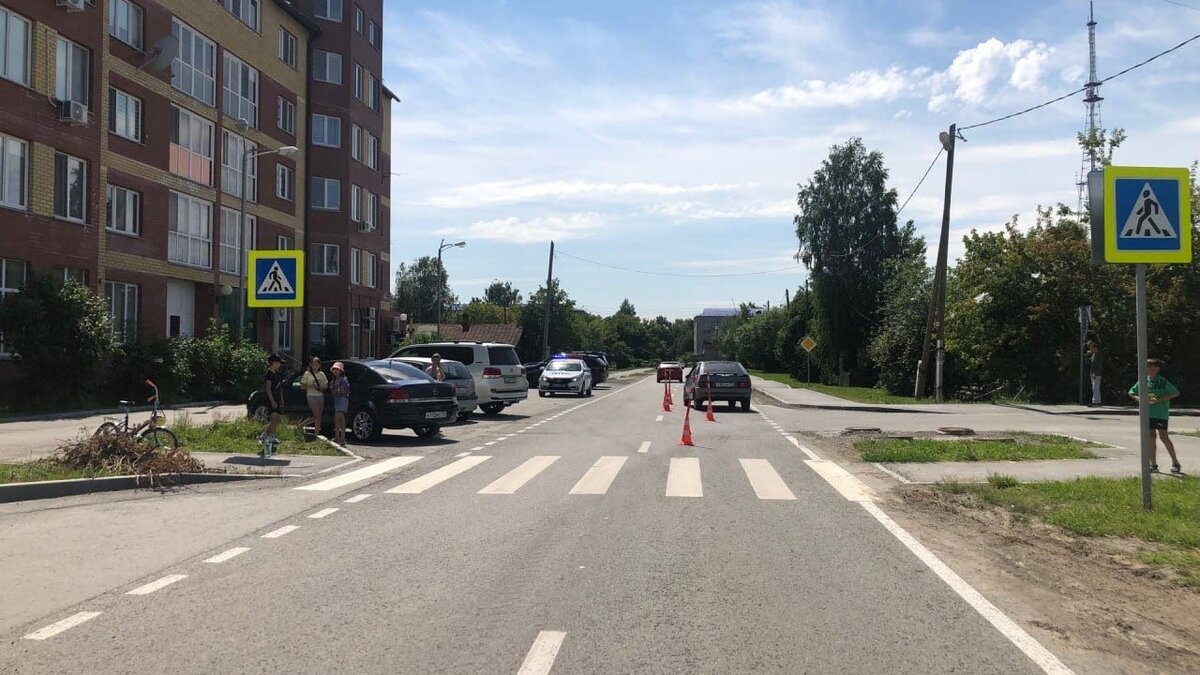     Автомобиль ВАЗ сбил 12-летнюю школьницу, переходившую дорогу у перекрестка улиц Кондинская и 2-я Северная в Тобольске.