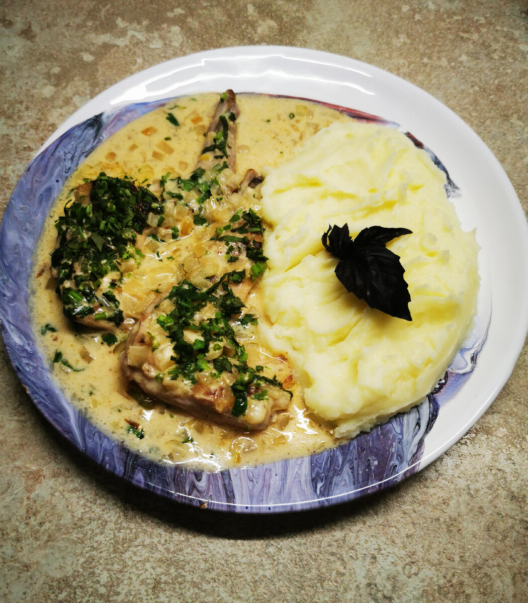 Томленый кролик с пюре от ШЕФА